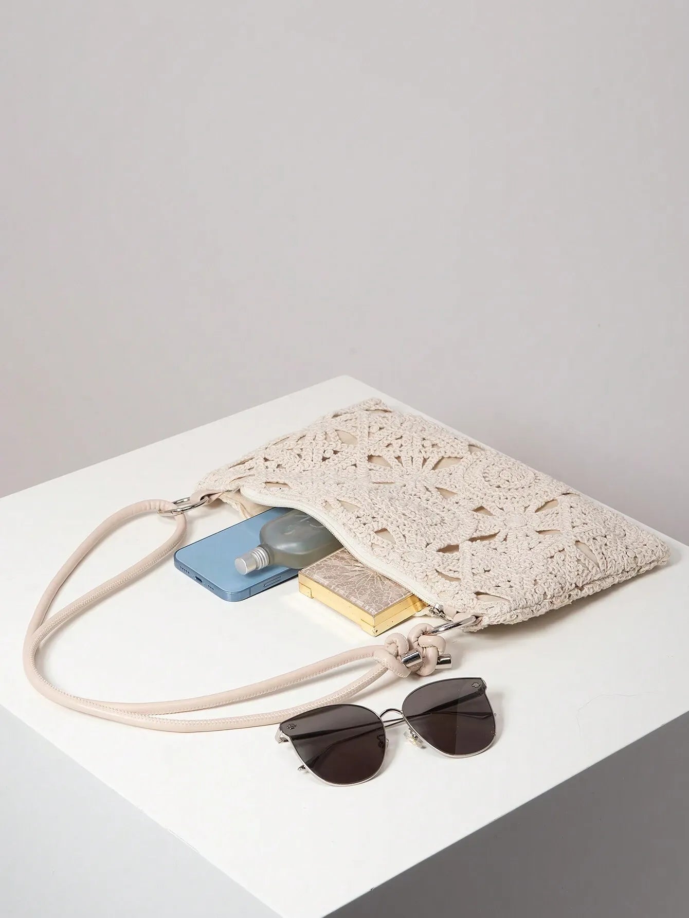 Solea Boho Bloom | Woven Straw Shoulder Bag with Floral Hollow Design